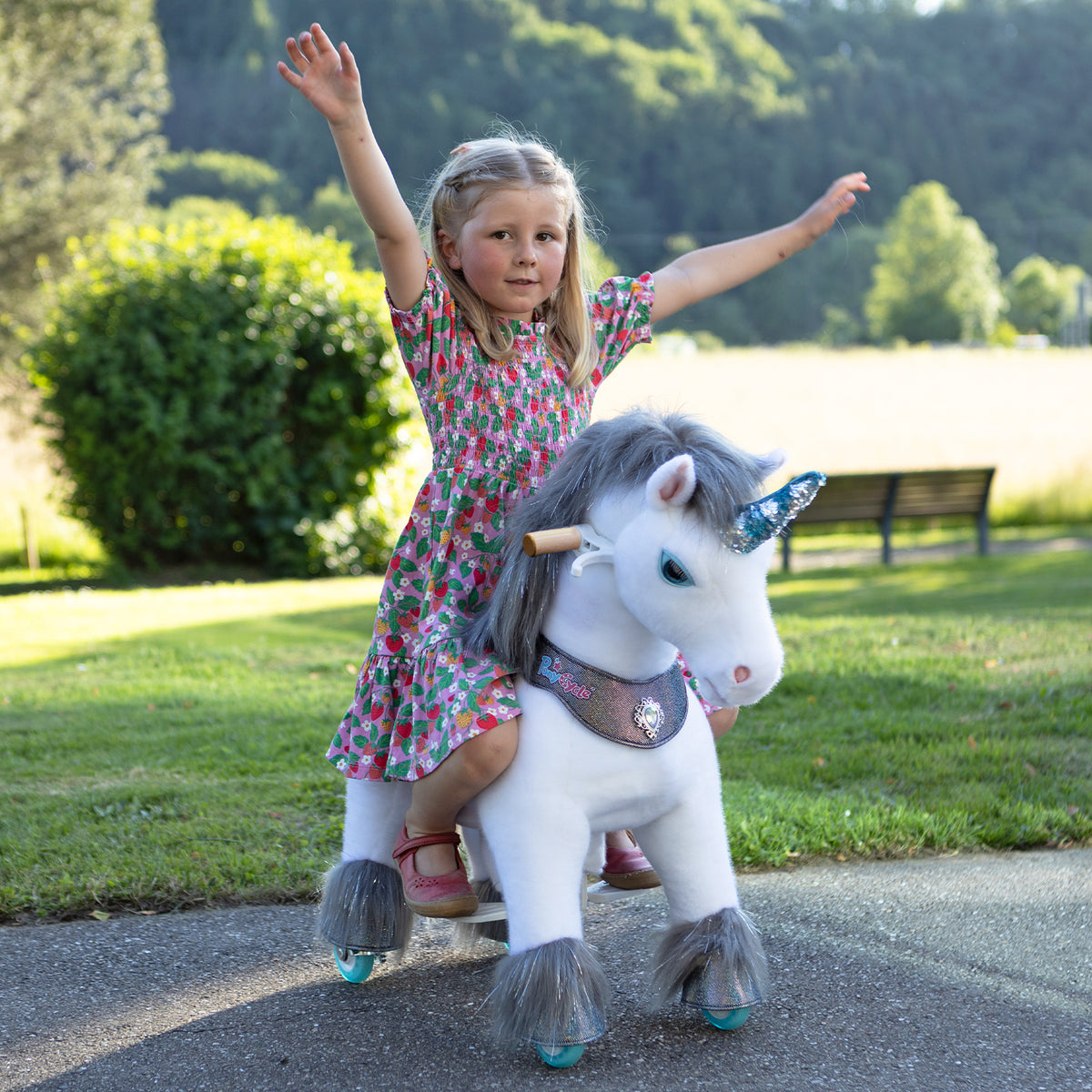 Licorne grise Modèle Y®, jouet à chevaucher pour les 3-4 ans